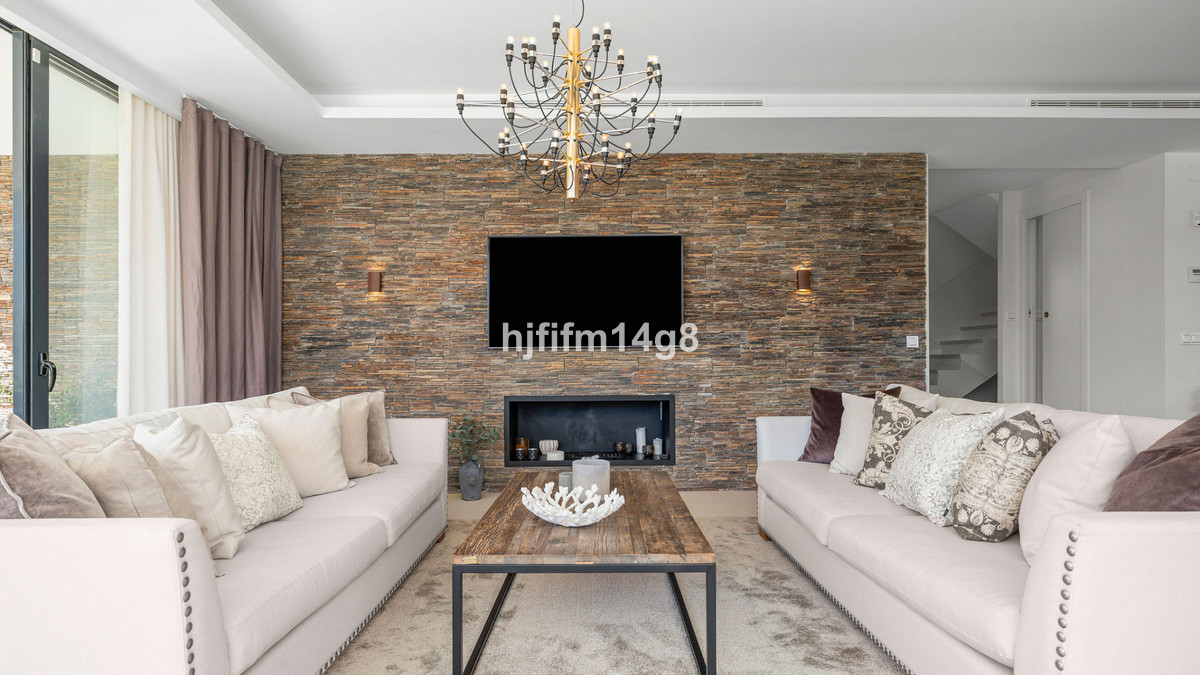 5 Bed Townhouse for sale in San Pedro De Alcántara Costa Del Sol, Málaga, Spain