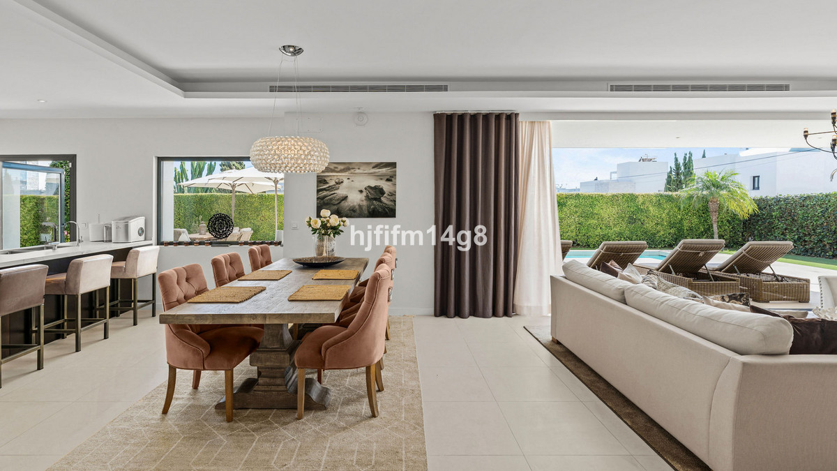 5 Bed Townhouse for sale in San Pedro De Alcántara Costa Del Sol, Málaga, Spain