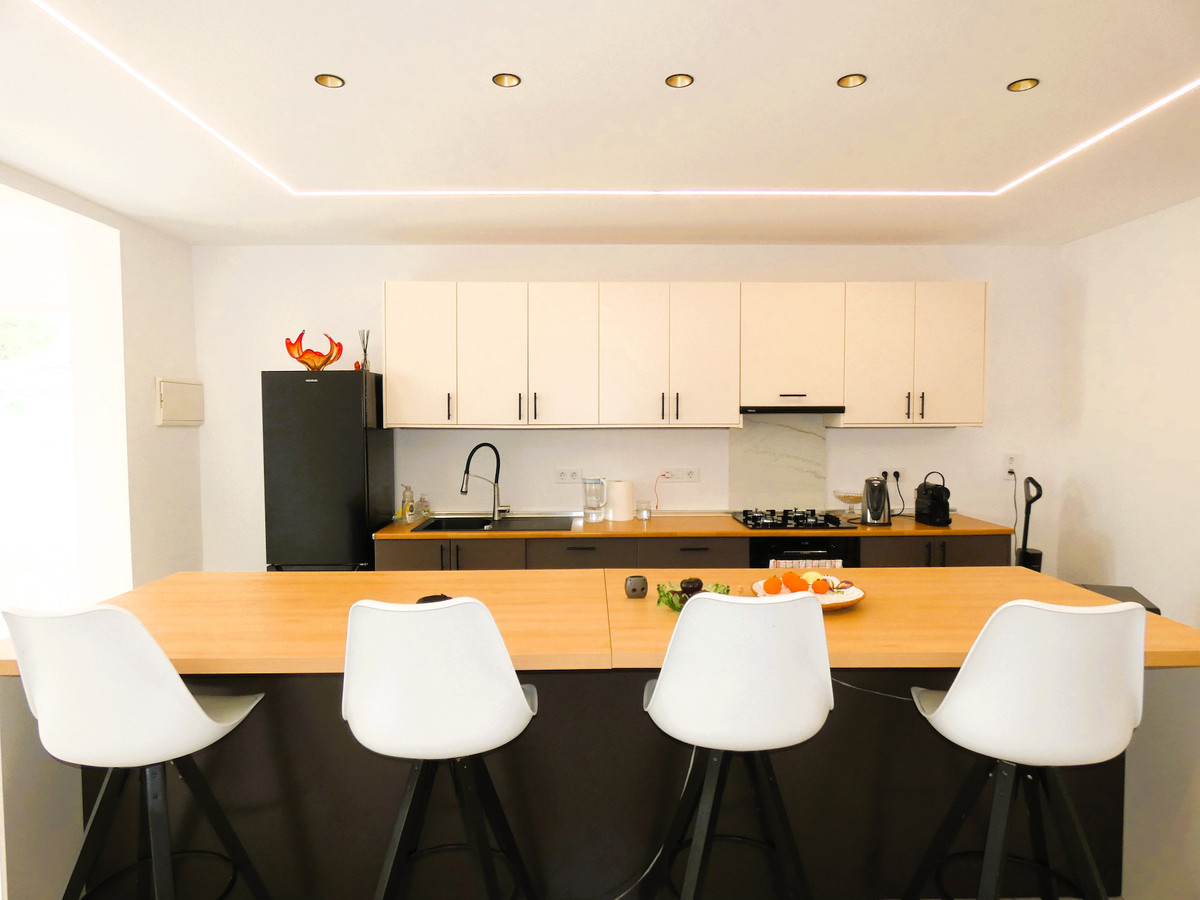 Se vende Villa - Chalet de 6 dormitorios en Costa Blanca, Alicante, España