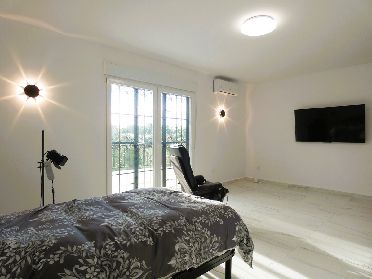 Se vende Villa - Chalet de 6 dormitorios en Costa Blanca, Alicante, España