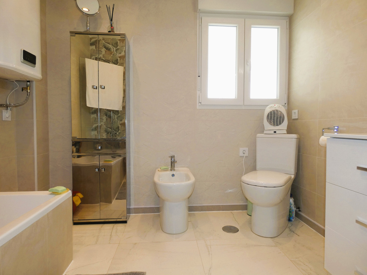 Se vende Villa - Chalet de 6 dormitorios en Costa Blanca, Alicante, España
