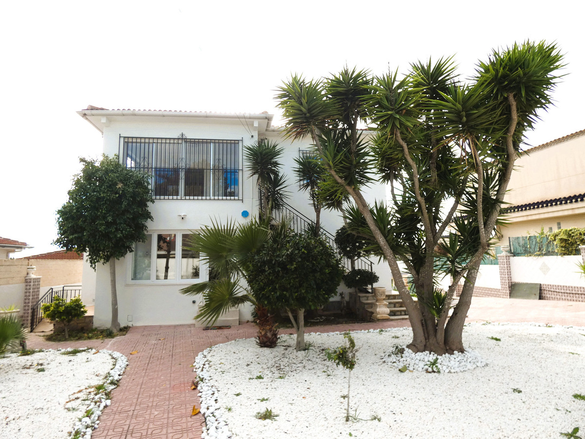 Se vende Villa - Chalet de 6 dormitorios en Costa Blanca, Alicante, España