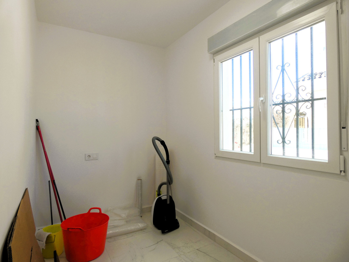 Se vende Villa - Chalet de 6 dormitorios en Costa Blanca, Alicante, España