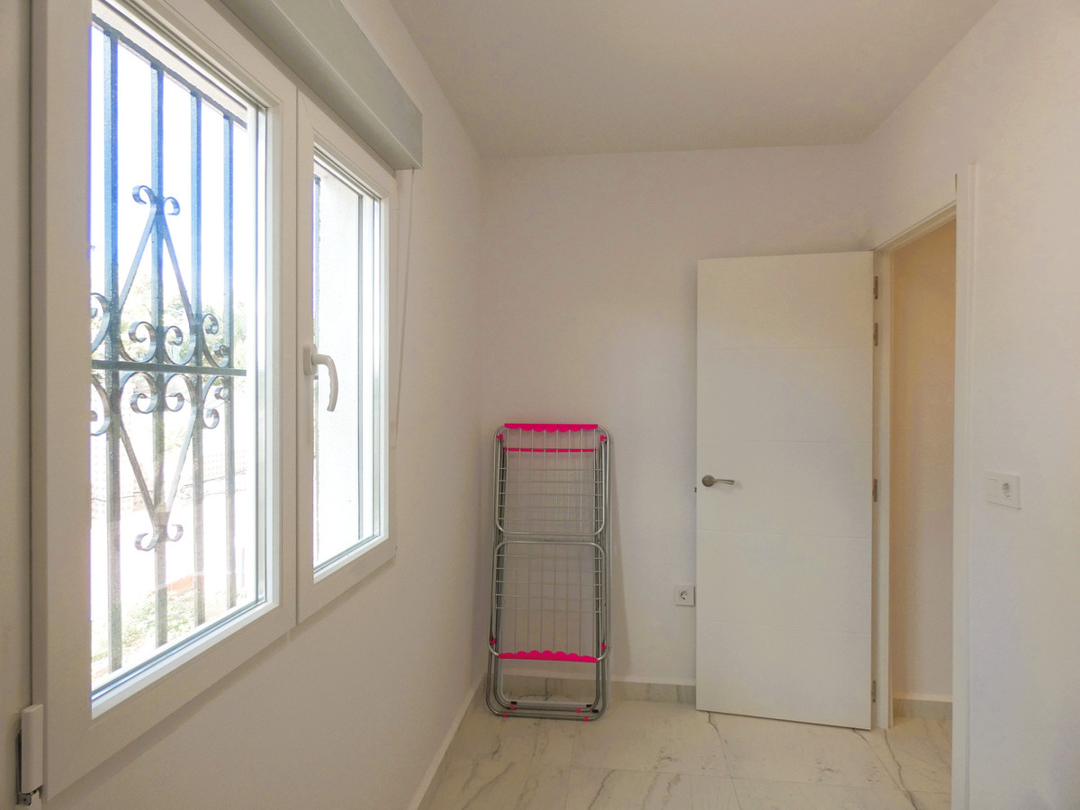 Se vende Villa - Chalet de 6 dormitorios en Costa Blanca, Alicante, España