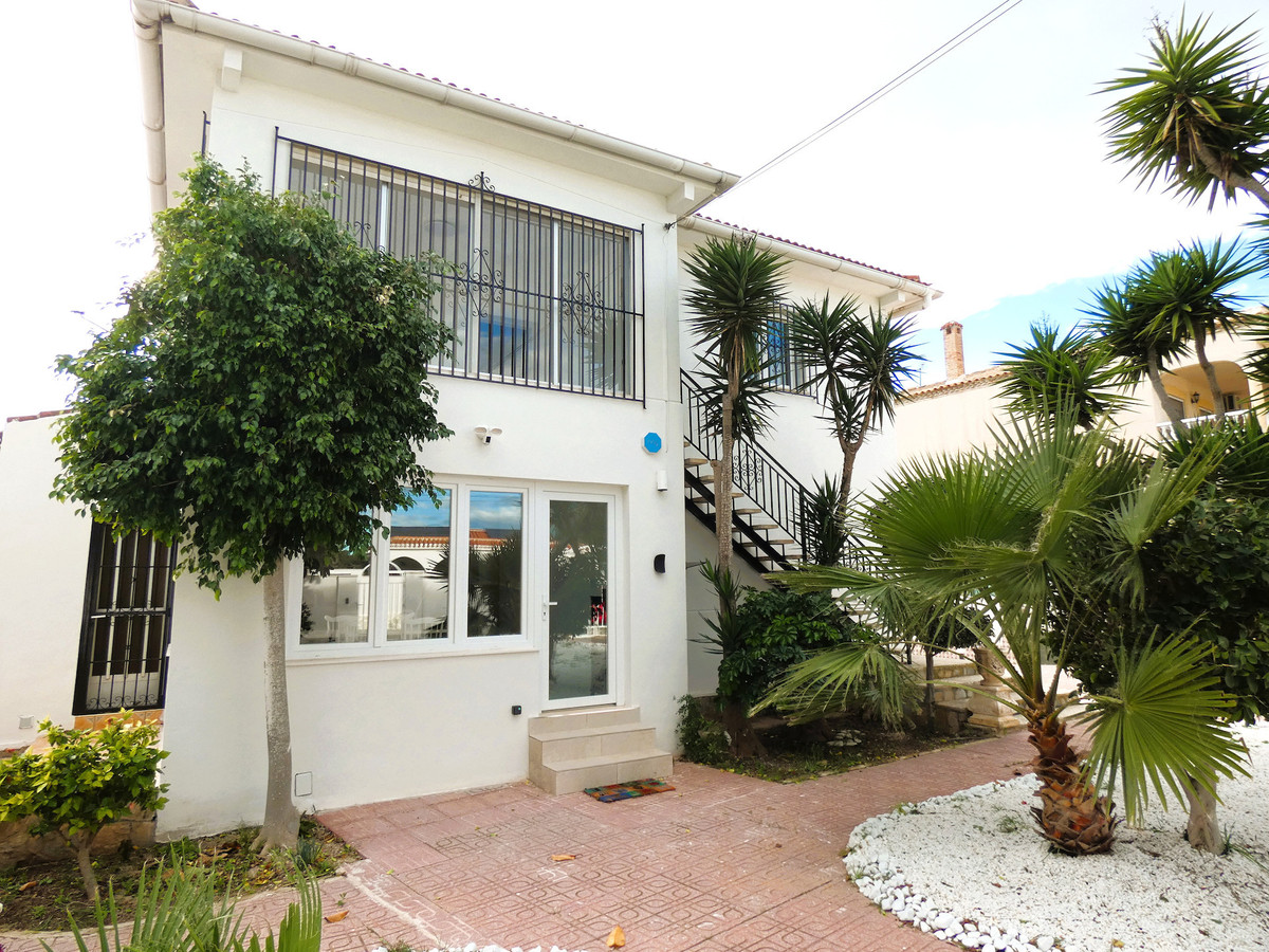 Se vende Villa - Chalet de 6 dormitorios en Costa Blanca, Alicante, España