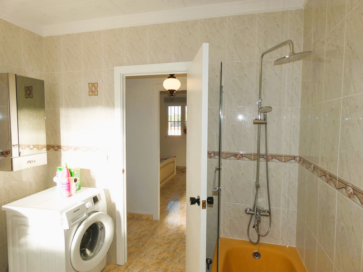 Se vende Villa - Chalet de 6 dormitorios en Costa Blanca, Alicante, España