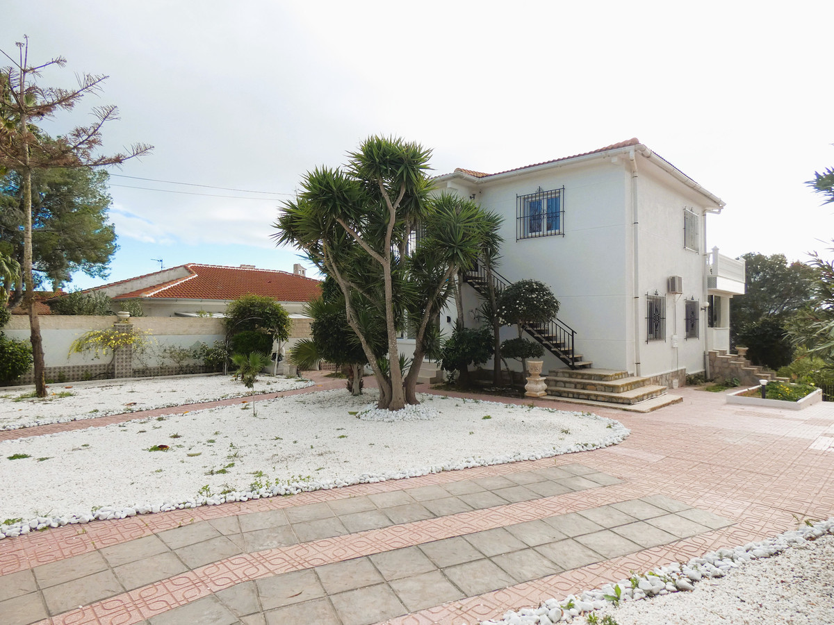Se vende Villa - Chalet de 6 dormitorios en Costa Blanca, Alicante, España