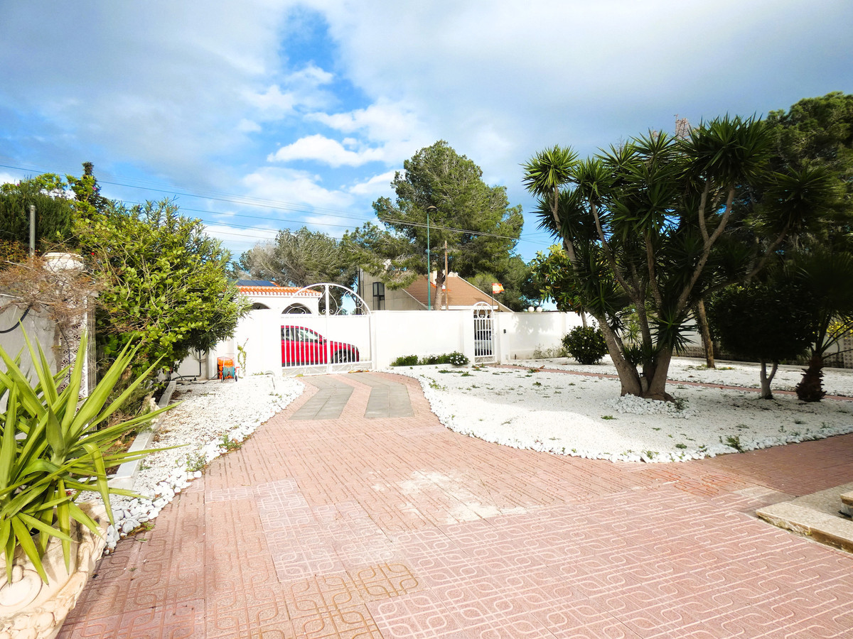 Se vende Villa - Chalet de 6 dormitorios en Costa Blanca, Alicante, España