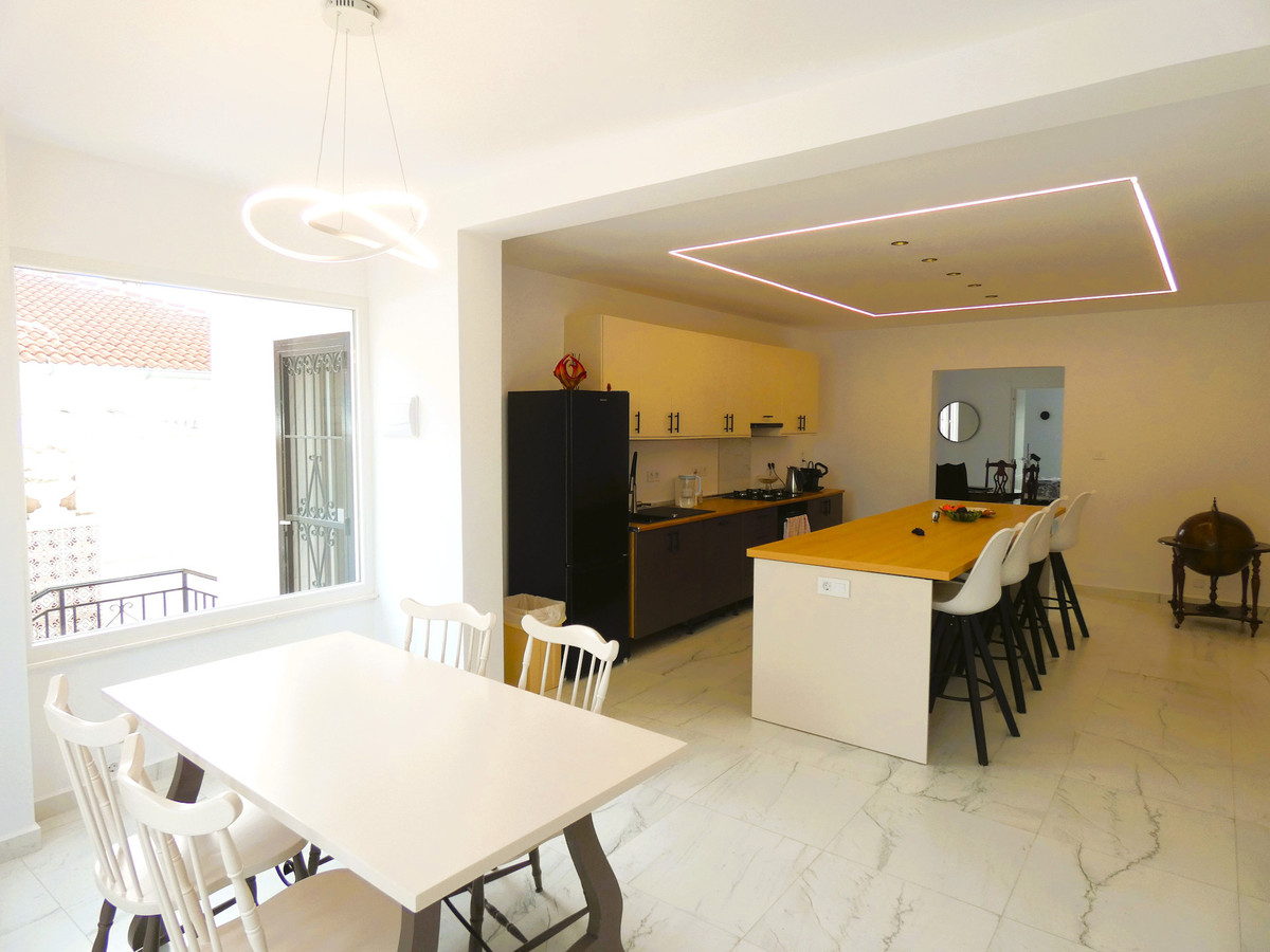 Se vende Villa - Chalet de 6 dormitorios en Costa Blanca, Alicante, España