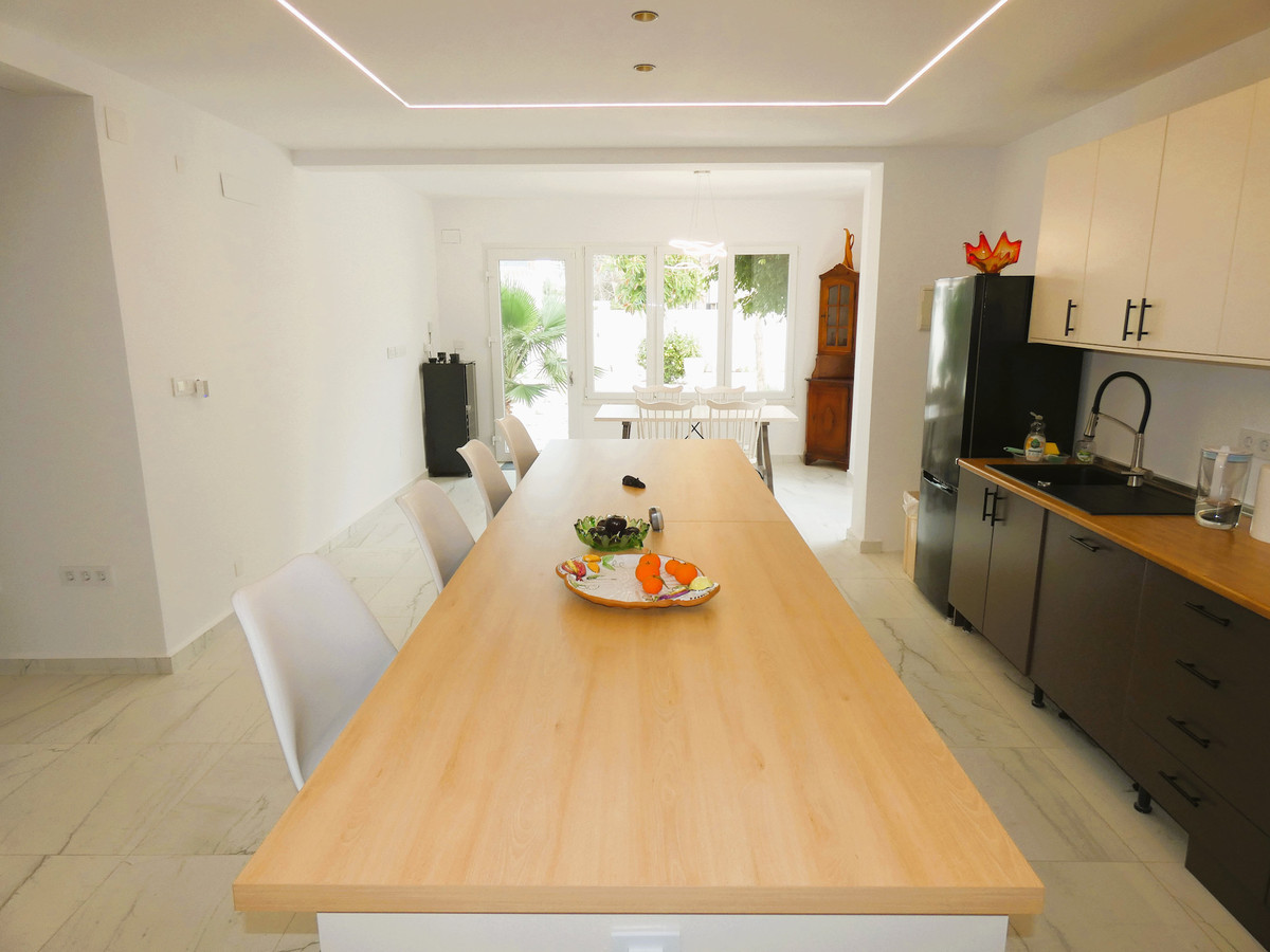Se vende Villa - Chalet de 6 dormitorios en Costa Blanca, Alicante, España