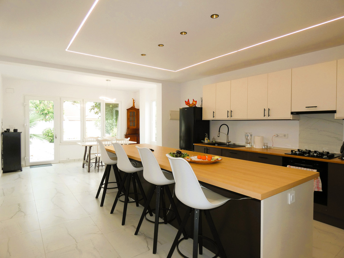 Se vende Villa - Chalet de 6 dormitorios en Costa Blanca, Alicante, España