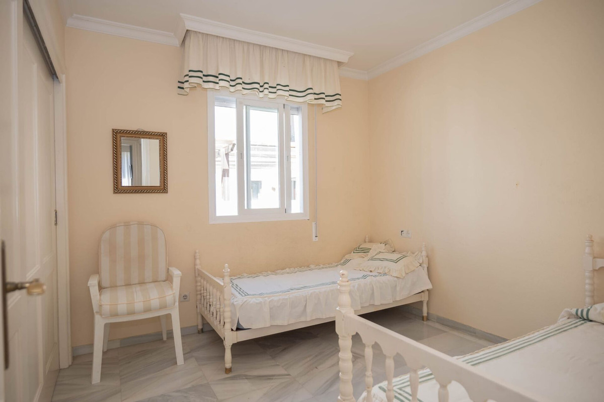 Se vende Apartamento Planta Media de 2 dormitorios en Costa Del Sol, Málaga, España