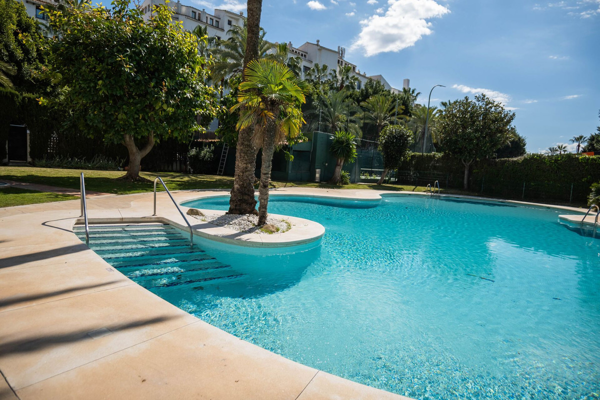 Se vende Apartamento Planta Media de 2 dormitorios en Costa Del Sol, Málaga, España
