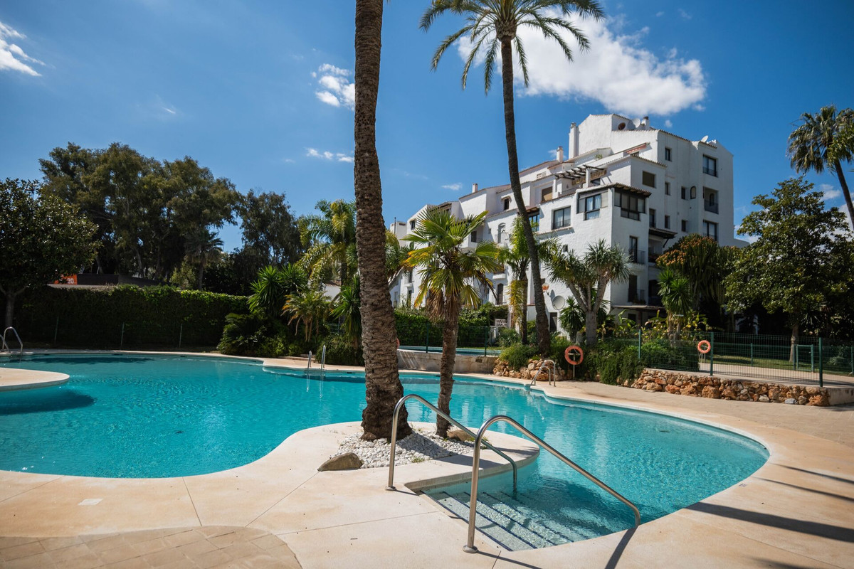 Se vende Apartamento Planta Media de 2 dormitorios en Costa Del Sol, Málaga, España