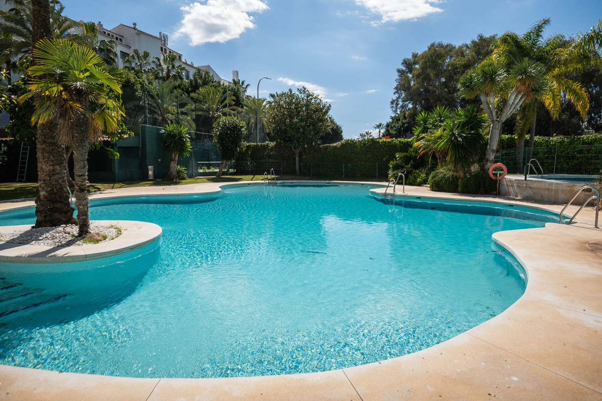 Se vende Apartamento Planta Media de 2 dormitorios en Costa Del Sol, Málaga, España