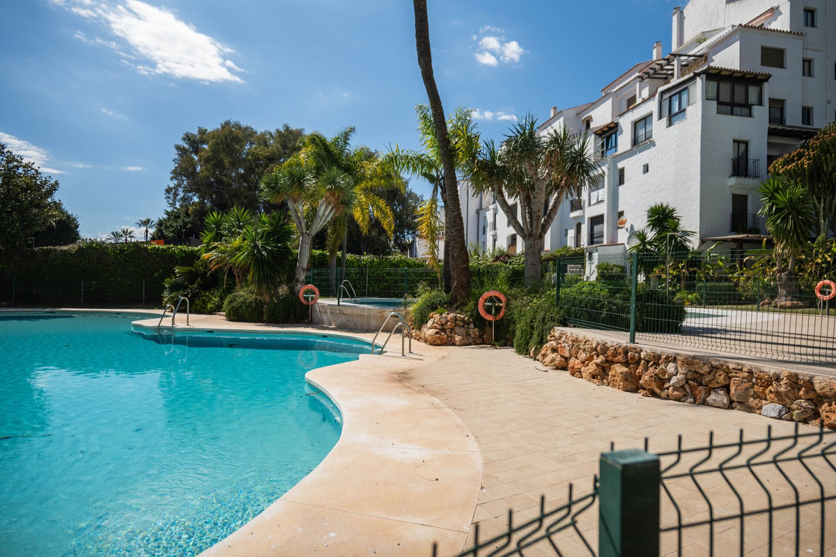 Se vende Apartamento Planta Media de 2 dormitorios en Costa Del Sol, Málaga, España