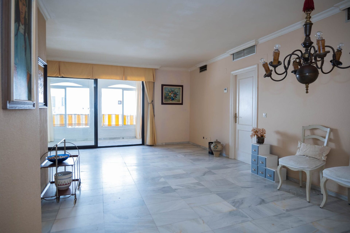 Se vende Apartamento Planta Media de 2 dormitorios en Costa Del Sol, Málaga, España