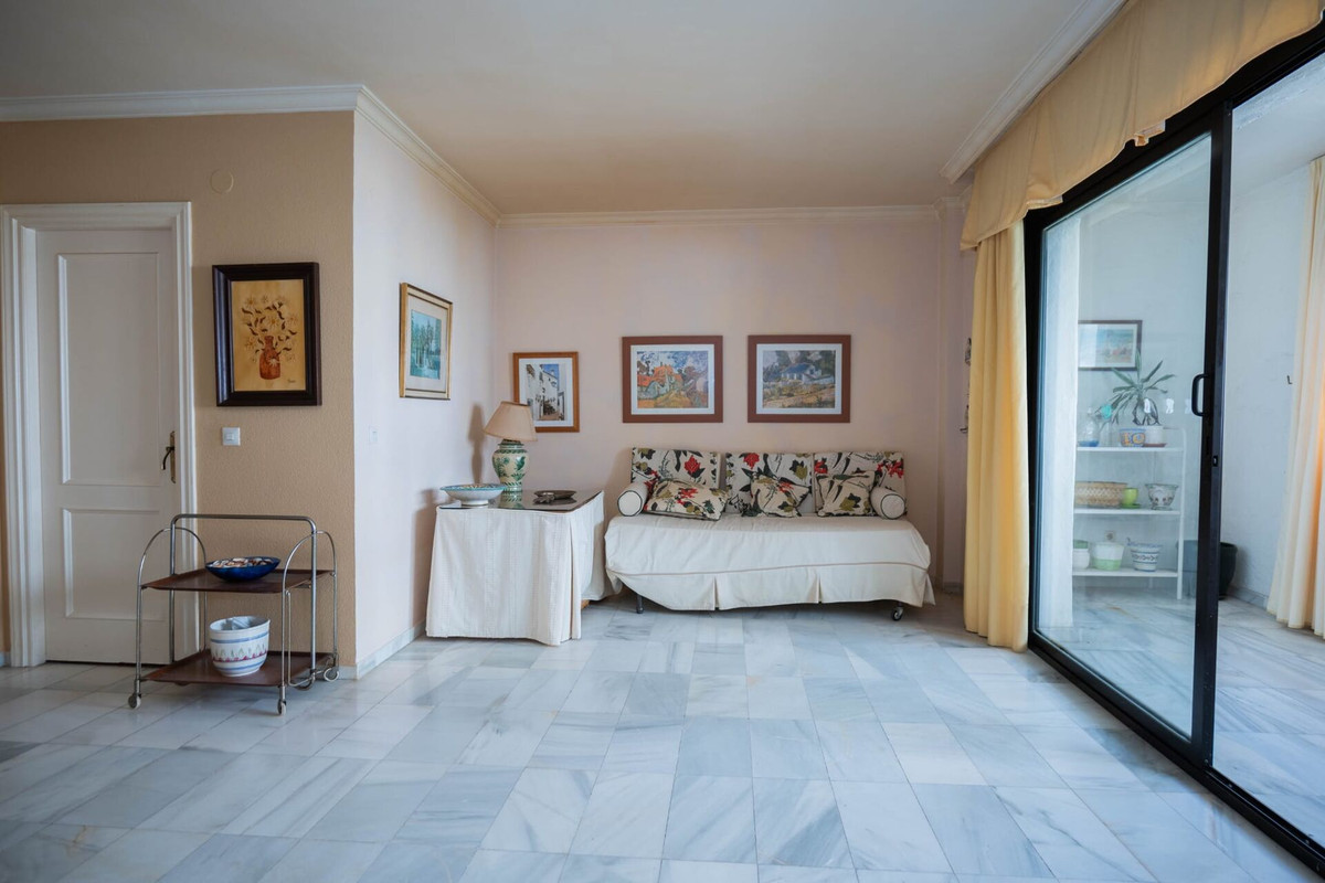 Se vende Apartamento Planta Media de 2 dormitorios en Costa Del Sol, Málaga, España