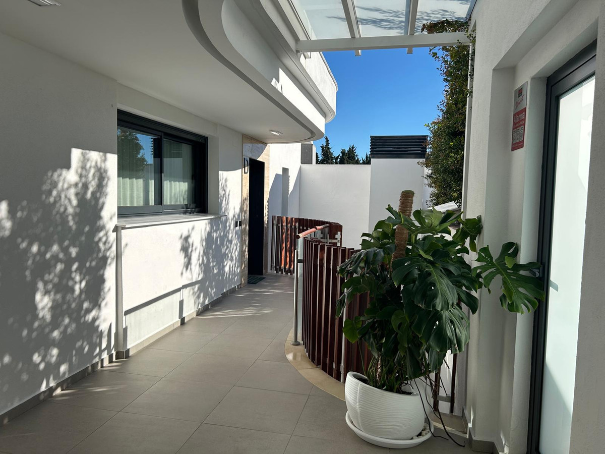2 Bed Apartment for sale in Estepona Costa Del Sol, Málaga, Spain