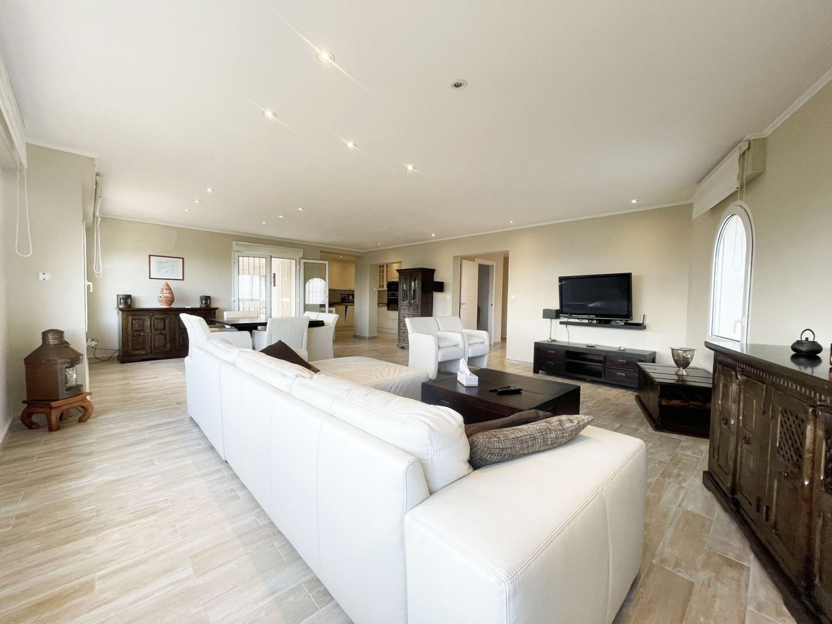 6 Bed Townhouse for sale in Calpe Costa Blanca, Alicante, Spain