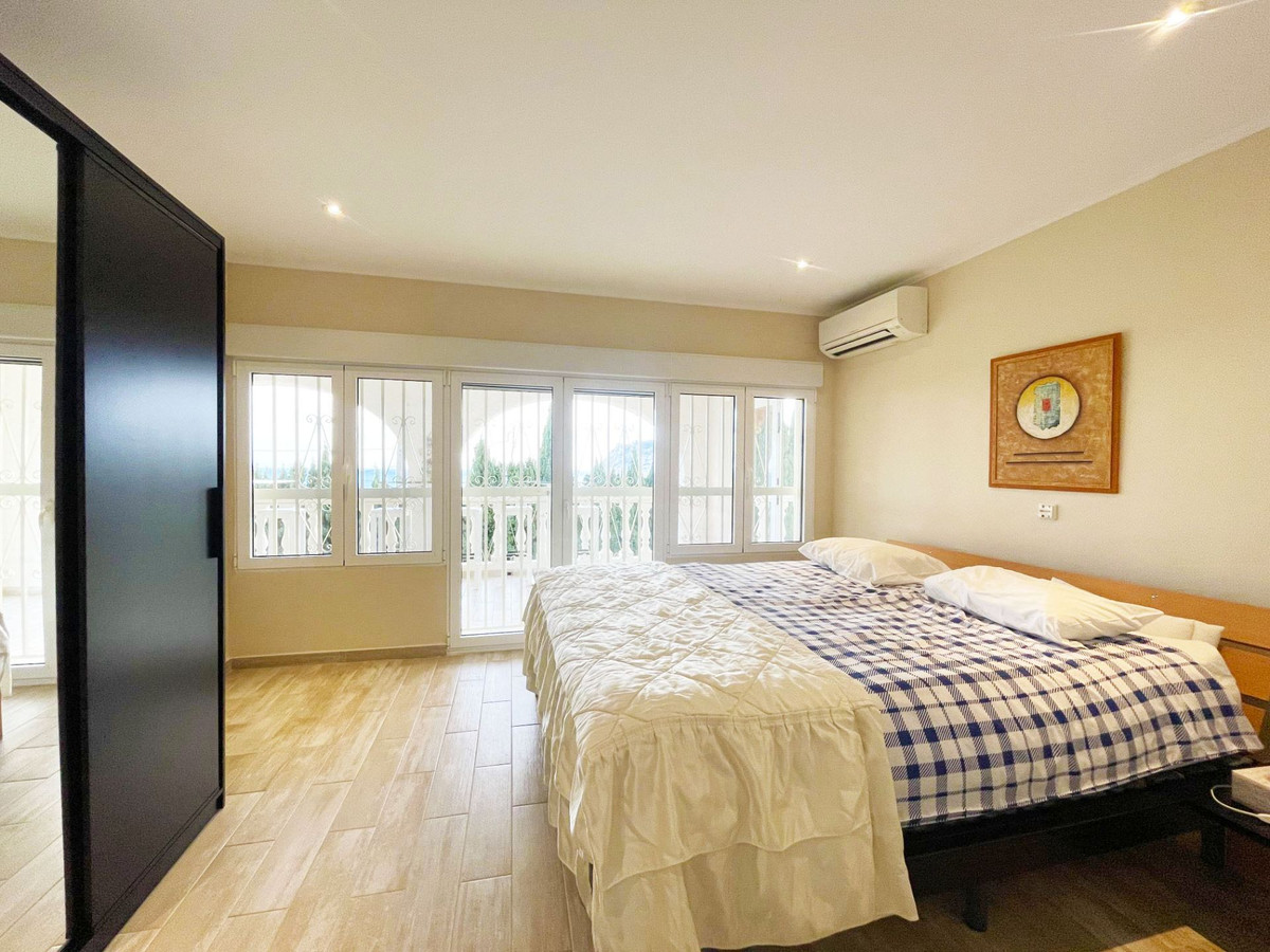 6 Bed Townhouse for sale in Calpe Costa Blanca, Alicante, Spain