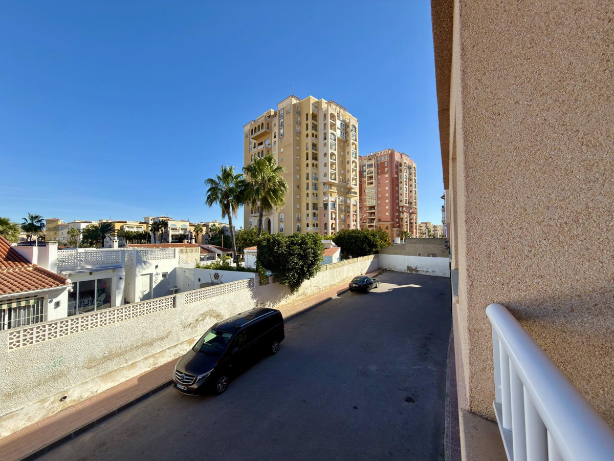 Se vende Apartamento Planta Media de 3 dormitorios en Costa Blanca, Alicante, España