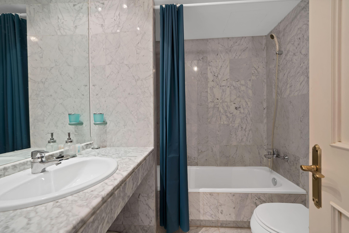2 Bed Apartment for sale in Estepona Costa Del Sol, Málaga, Spain