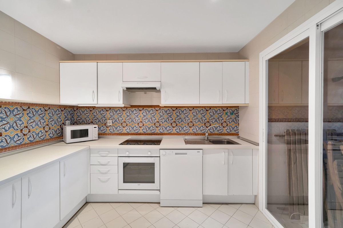 2 Bed Apartment for sale in Estepona Costa Del Sol, Málaga, Spain