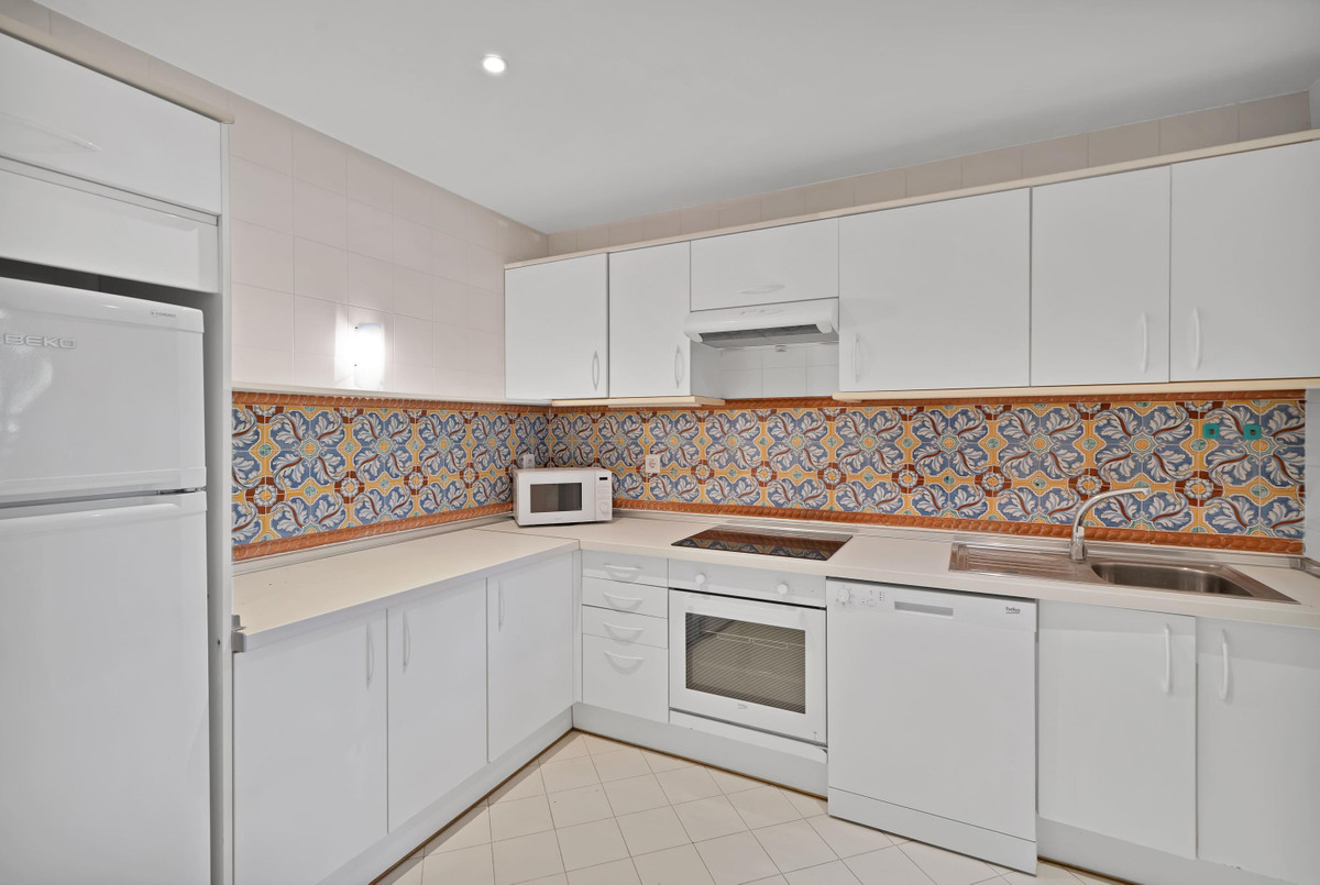 2 Bed Apartment for sale in Estepona Costa Del Sol, Málaga, Spain