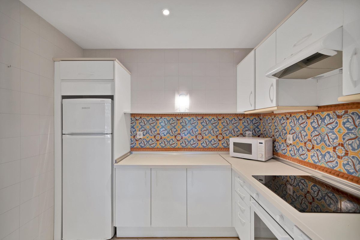 2 Bed Apartment for sale in Estepona Costa Del Sol, Málaga, Spain