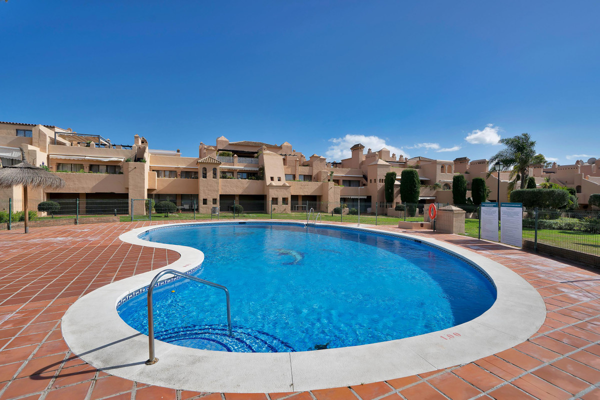 2 Bed Apartment for sale in Estepona Costa Del Sol, Málaga, Spain