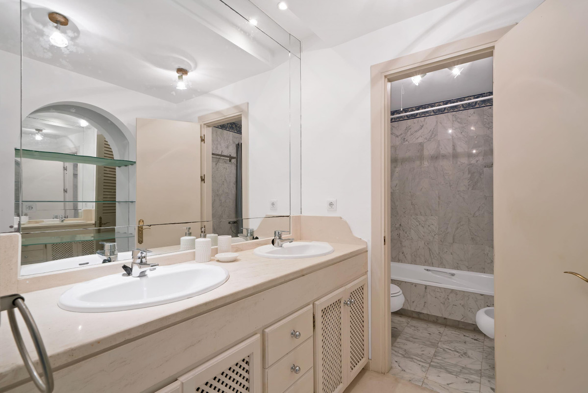 2 Bed Apartment for sale in Estepona Costa Del Sol, Málaga, Spain