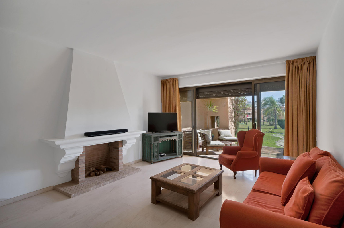 2 Bed Apartment for sale in Estepona Costa Del Sol, Málaga, Spain