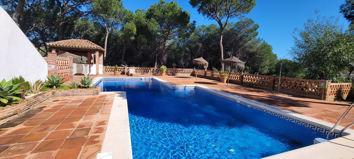 2 Bed Apartment for sale in Puerto Banús Costa Del Sol, Málaga, Spain