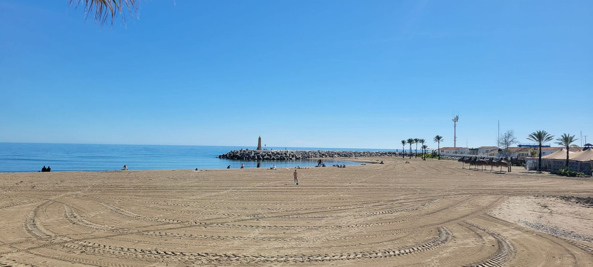 2 Bed Apartment for sale in Puerto Banús Costa Del Sol, Málaga, Spain