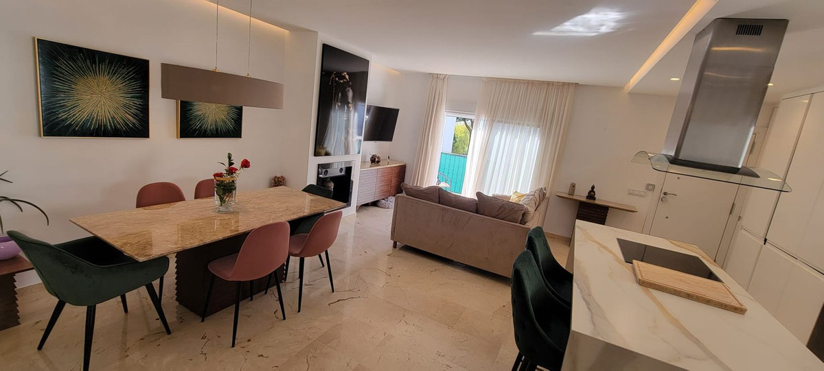 2 Bed Apartment for sale in Puerto Banús Costa Del Sol, Málaga, Spain