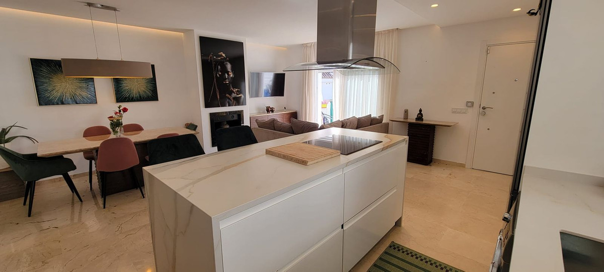 2 Bed Apartment for sale in Puerto Banús Costa Del Sol, Málaga, Spain