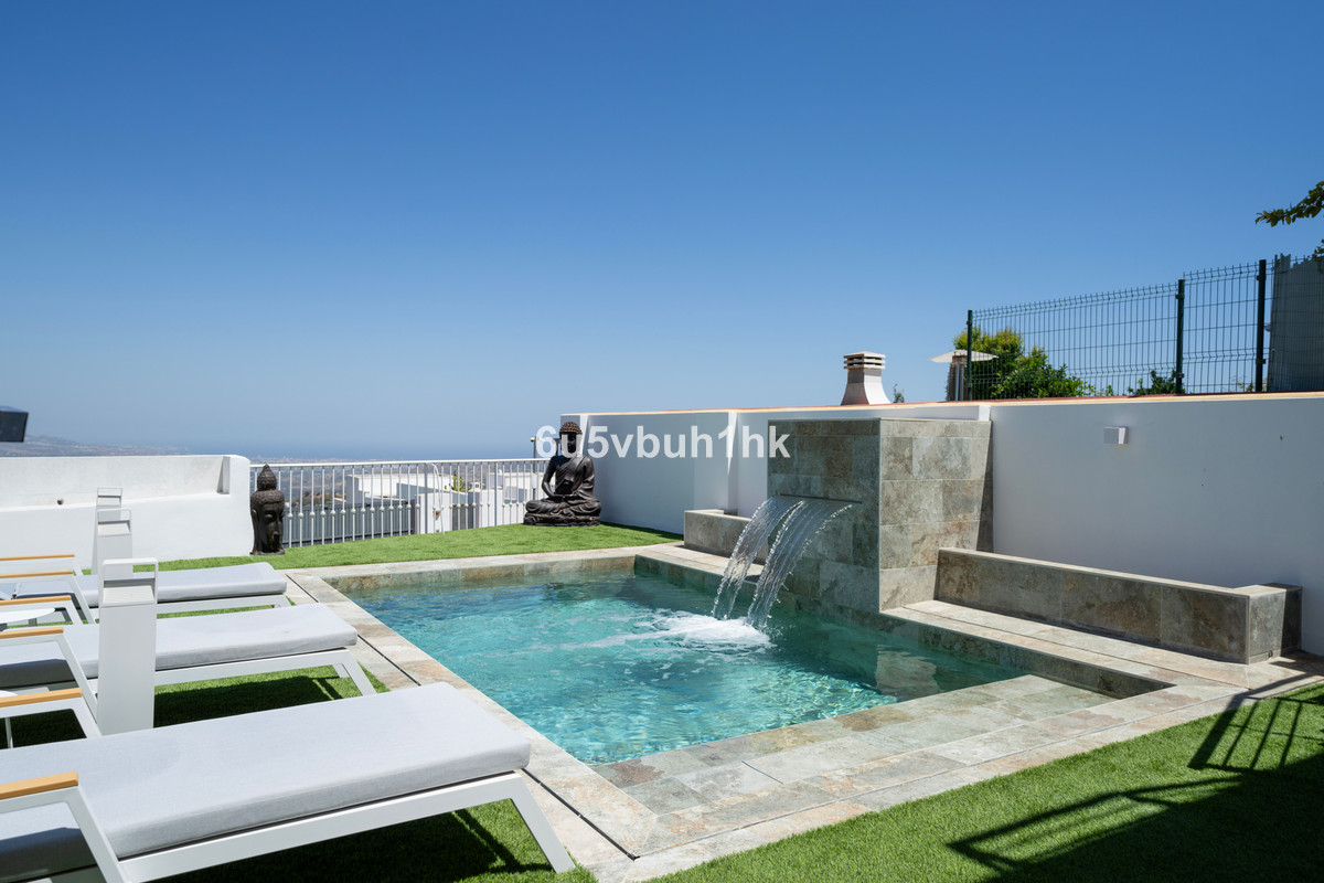 4 Bed Townhouse for sale in La Mairena Costa Del Sol, Málaga, Spain