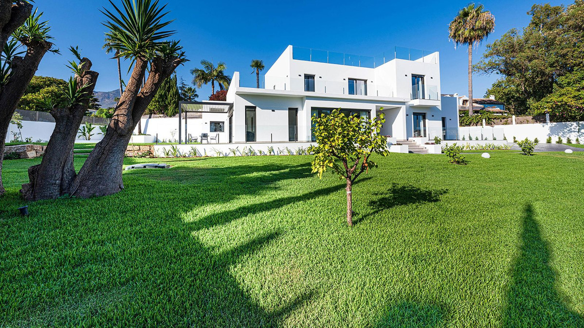 Se vende Villa - Chalet de 5 dormitorios en Costa Del Sol, Málaga, España