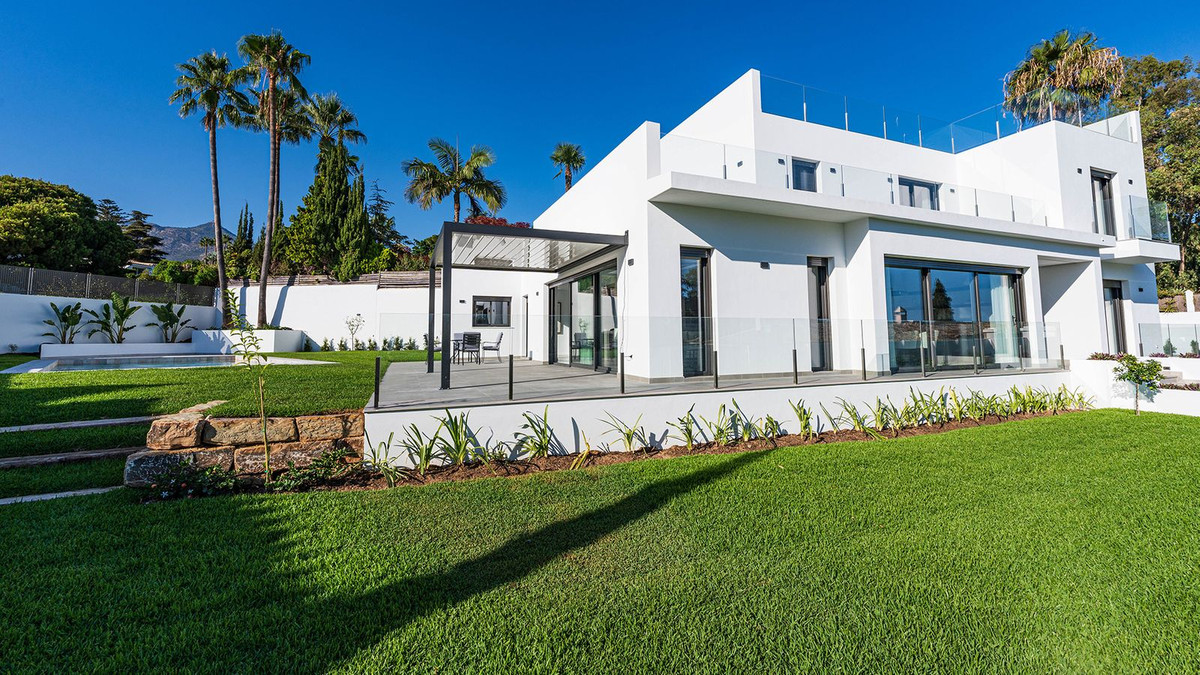 Se vende Villa - Chalet de 5 dormitorios en Costa Del Sol, Málaga, España