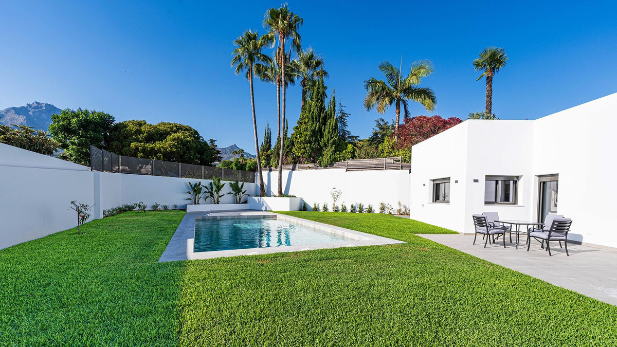 Se vende Villa - Chalet de 5 dormitorios en Costa Del Sol, Málaga, España