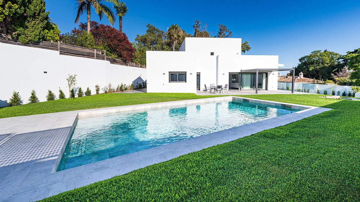 Se vende Villa - Chalet de 5 dormitorios en Costa Del Sol, Málaga, España