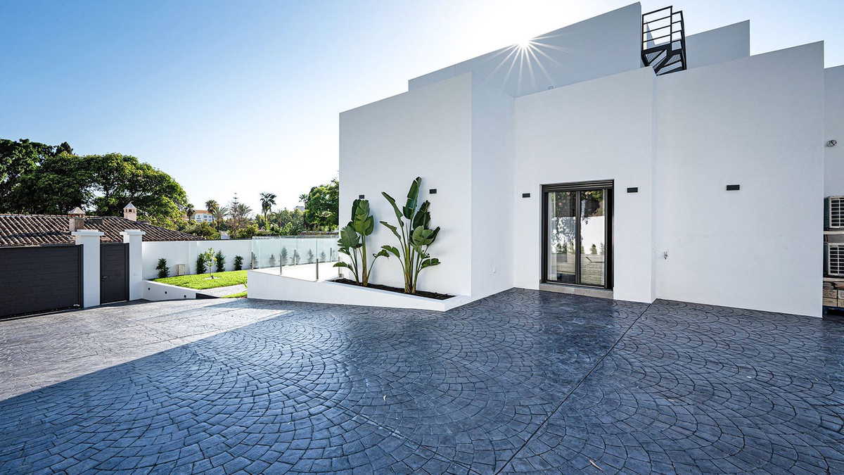Se vende Villa - Chalet de 5 dormitorios en Costa Del Sol, Málaga, España