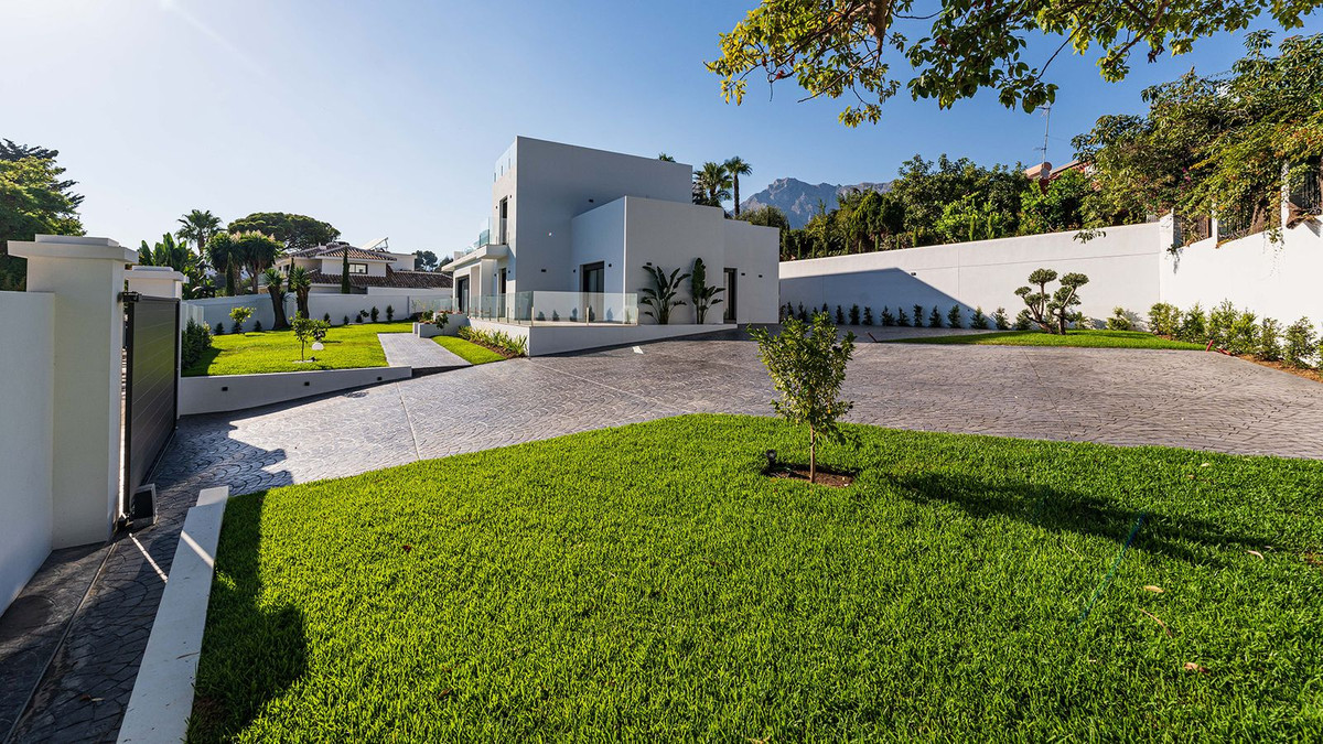 Se vende Villa - Chalet de 5 dormitorios en Costa Del Sol, Málaga, España