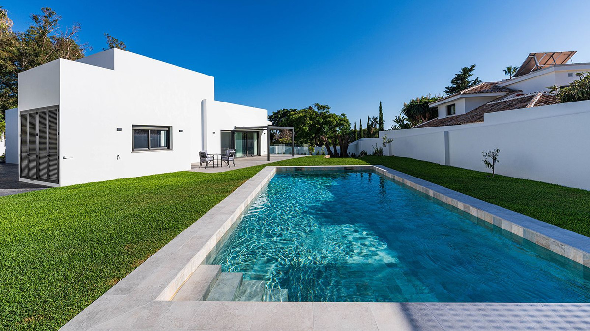 Se vende Villa - Chalet de 5 dormitorios en Costa Del Sol, Málaga, España