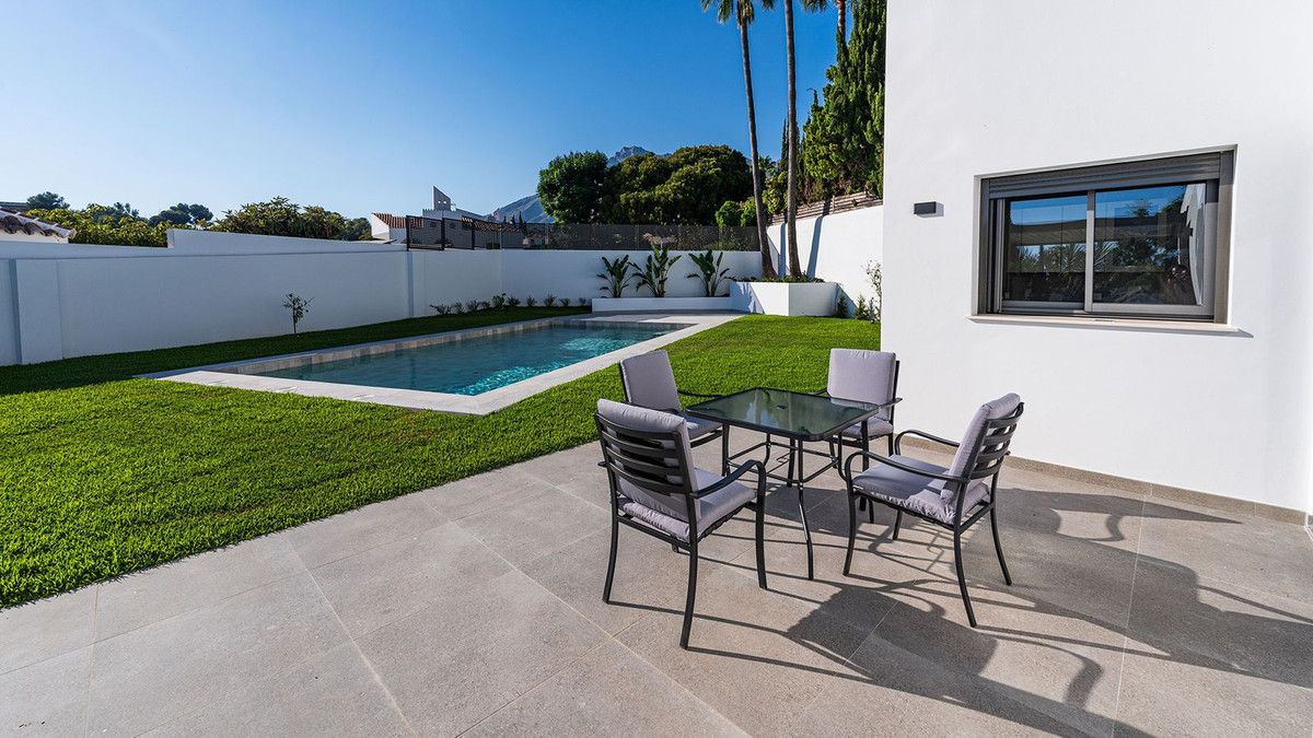 Se vende Villa - Chalet de 5 dormitorios en Costa Del Sol, Málaga, España