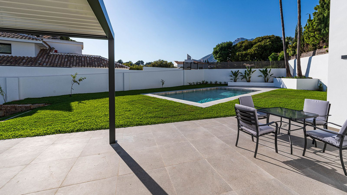 Se vende Villa - Chalet de 5 dormitorios en Costa Del Sol, Málaga, España