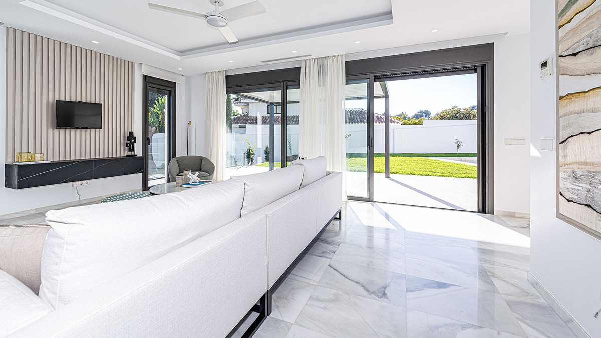 Se vende Villa - Chalet de 5 dormitorios en Costa Del Sol, Málaga, España
