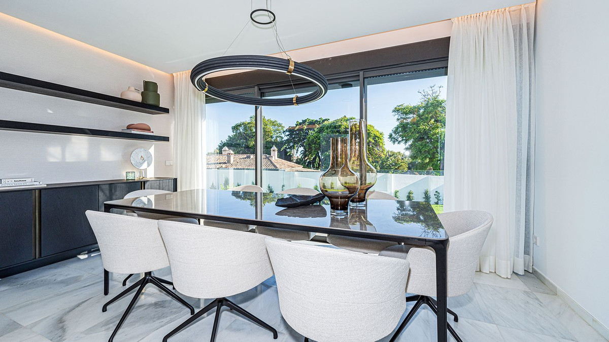 Se vende Villa - Chalet de 5 dormitorios en Costa Del Sol, Málaga, España