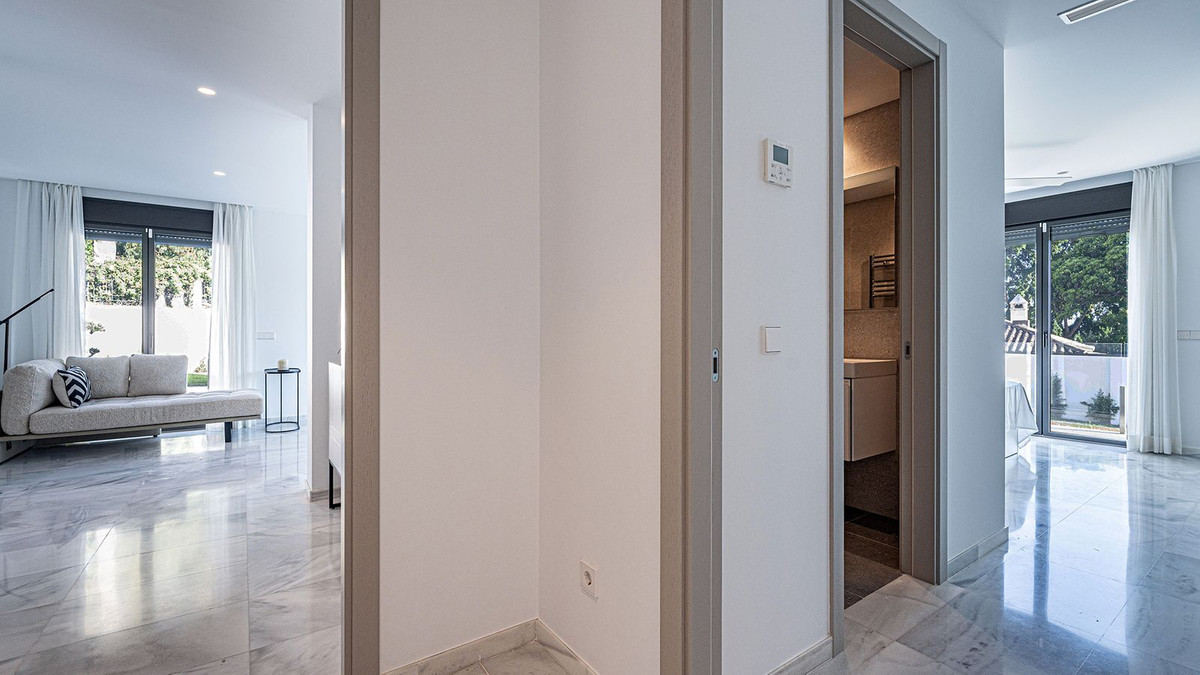 Se vende Villa - Chalet de 5 dormitorios en Costa Del Sol, Málaga, España